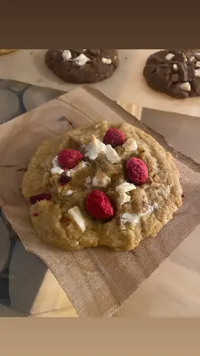 Vit choklad och hallon cookies (15 stycken)